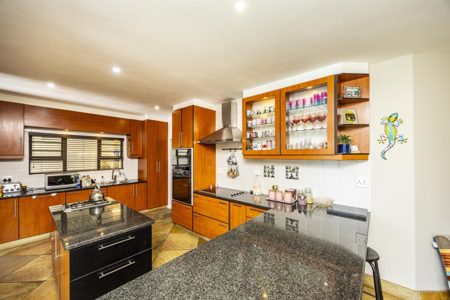 5 Bedroom Property for Sale in Beacon Bay Eastern Cape